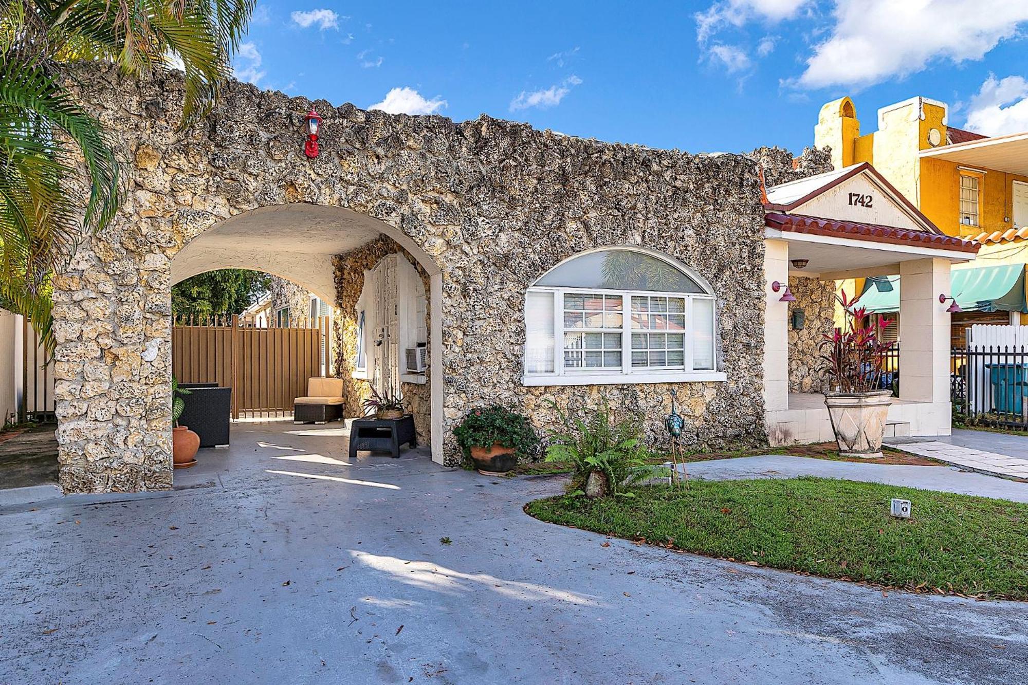 Private Room In Little Havana Маями Екстериор снимка